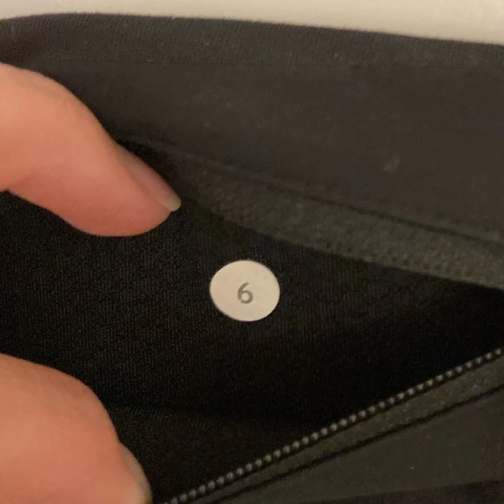 Lululemon Black Side Ruched Cropped Leggings Size 6